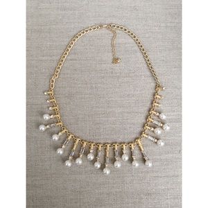 Statement pearl necklace